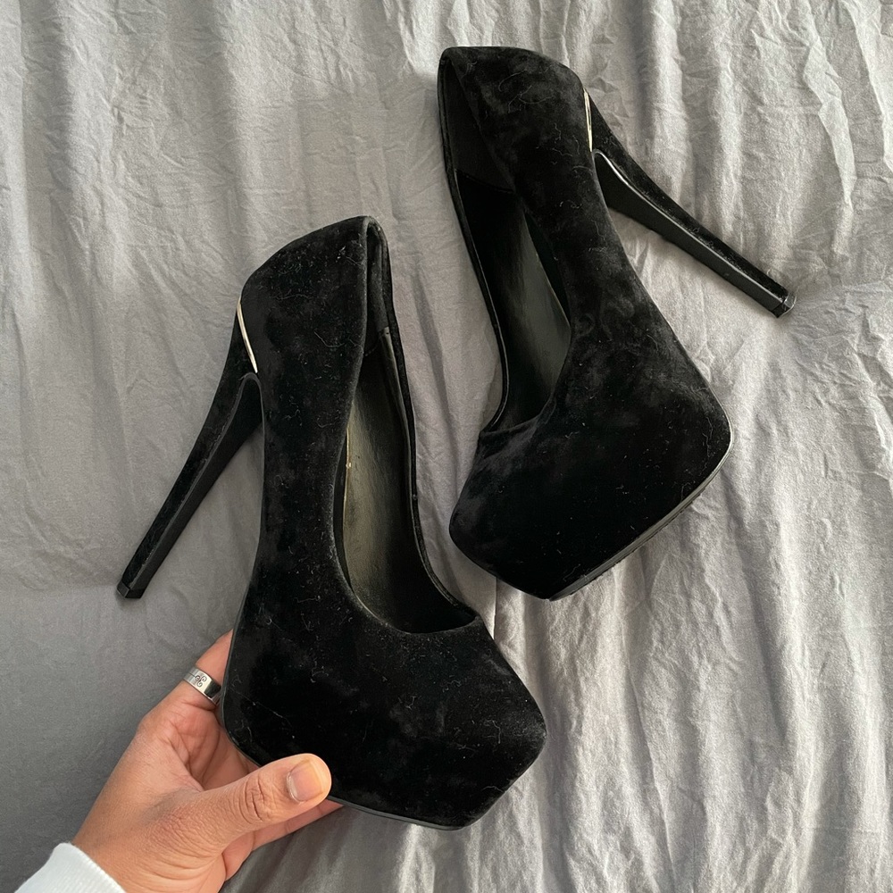 Black Velvet Heel | Paprika